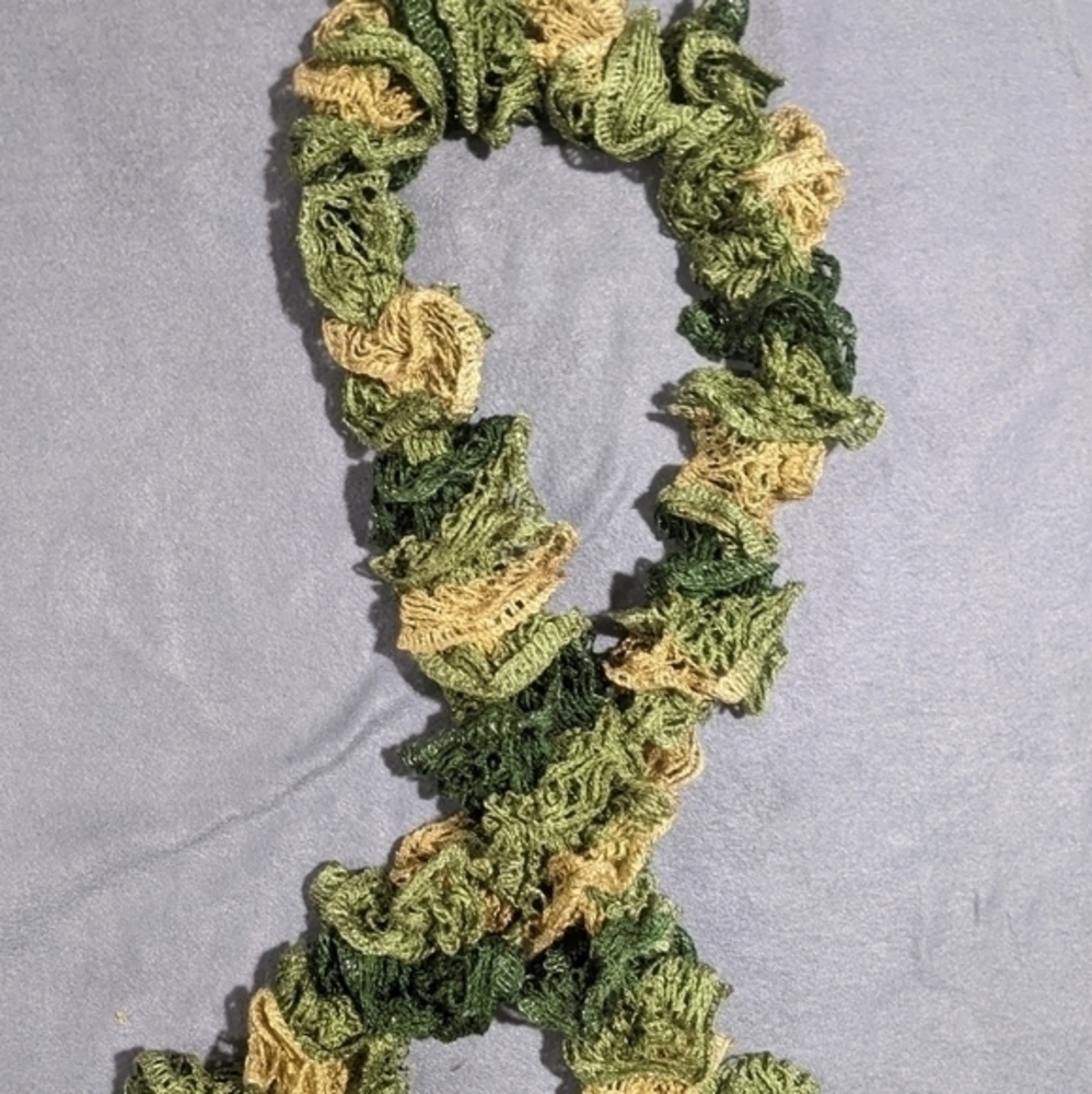 Handmade‎ knitted ruffled camouflage army green scarf